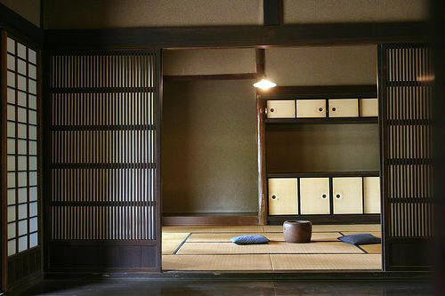 Японские шкафы с раздвижными дверьми.